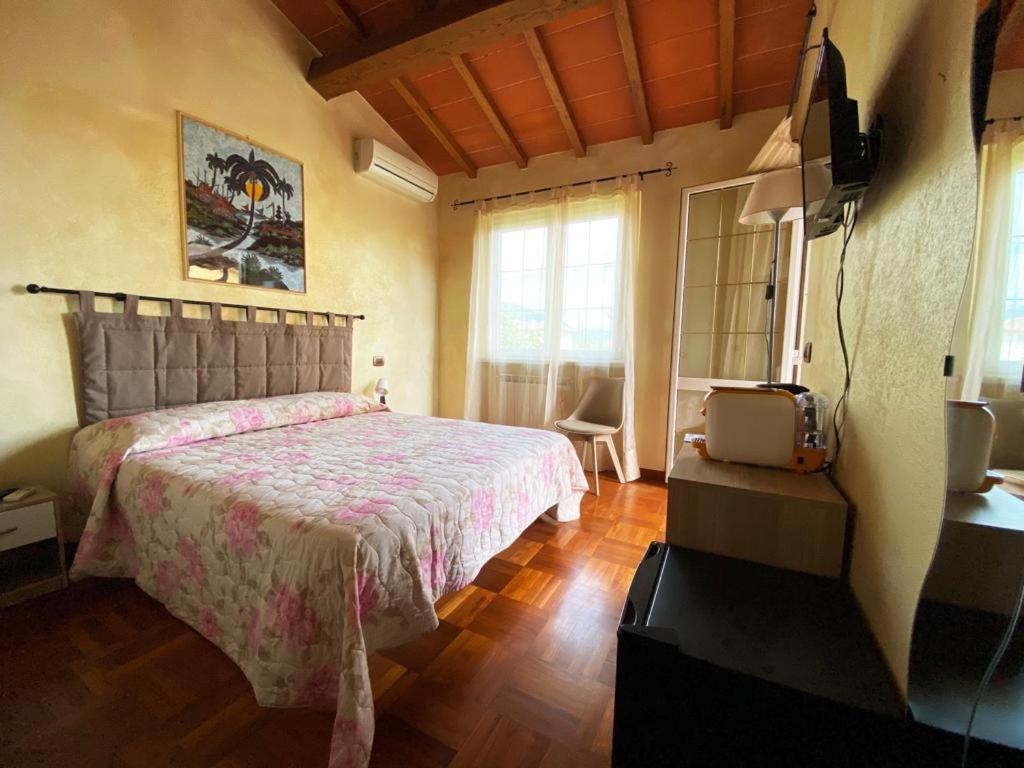 Bed and Breakfast La Madonnina à Querceta Extérieur photo