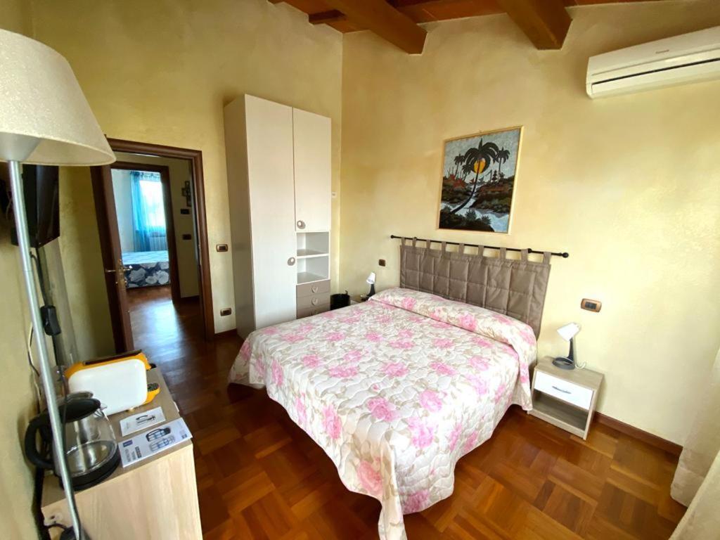 Bed and Breakfast La Madonnina à Querceta Extérieur photo